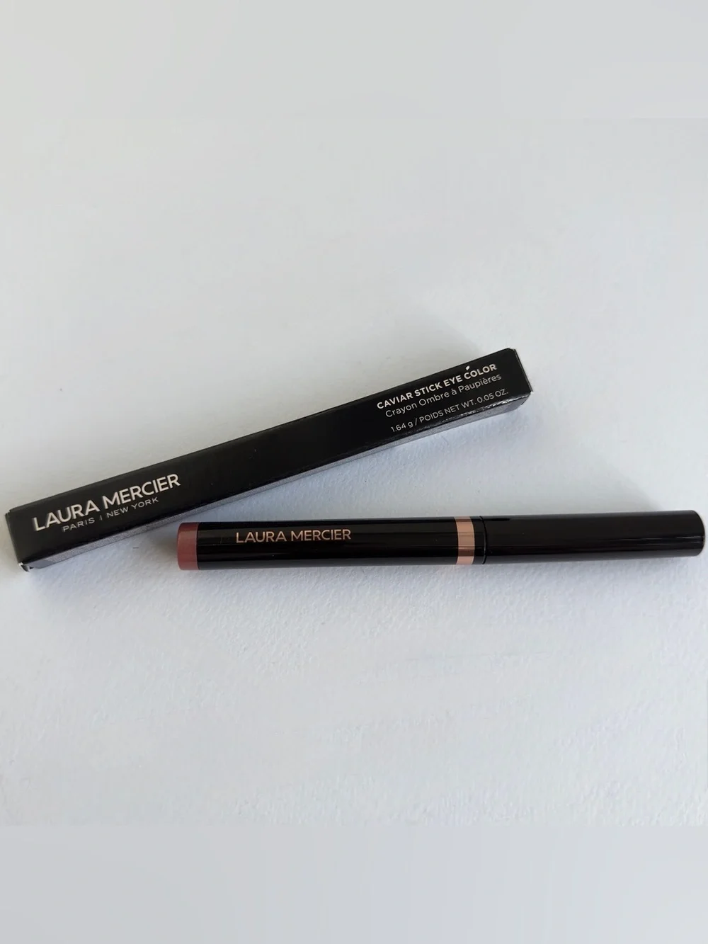 Laura Mercier. Caviar Stick Eye Shadow. Color: Strike A Rose. 1.64 g / 0.05 OZ.